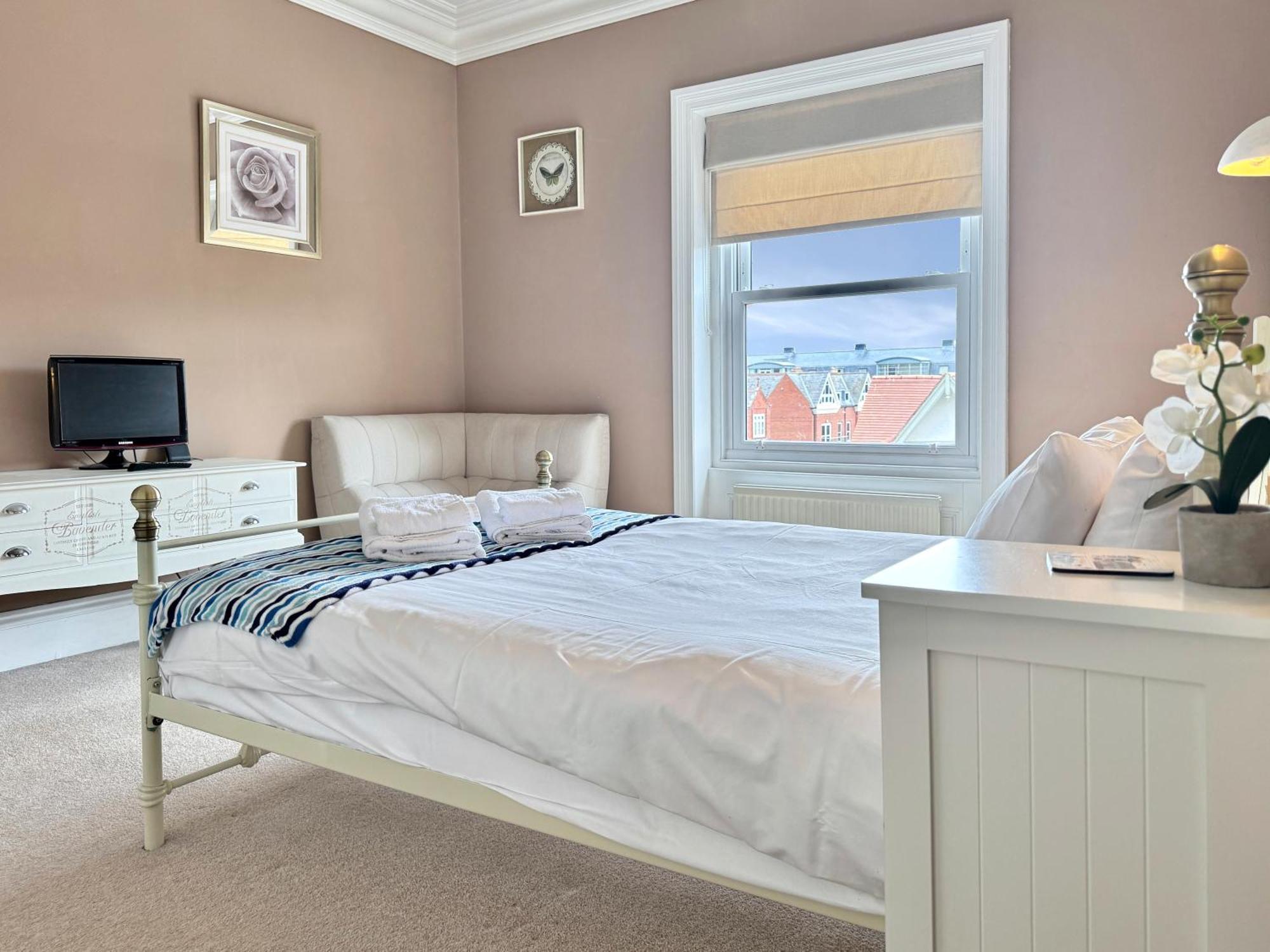 Apartment Victoria With Free Parking Scarborough Eksteriør bilde
