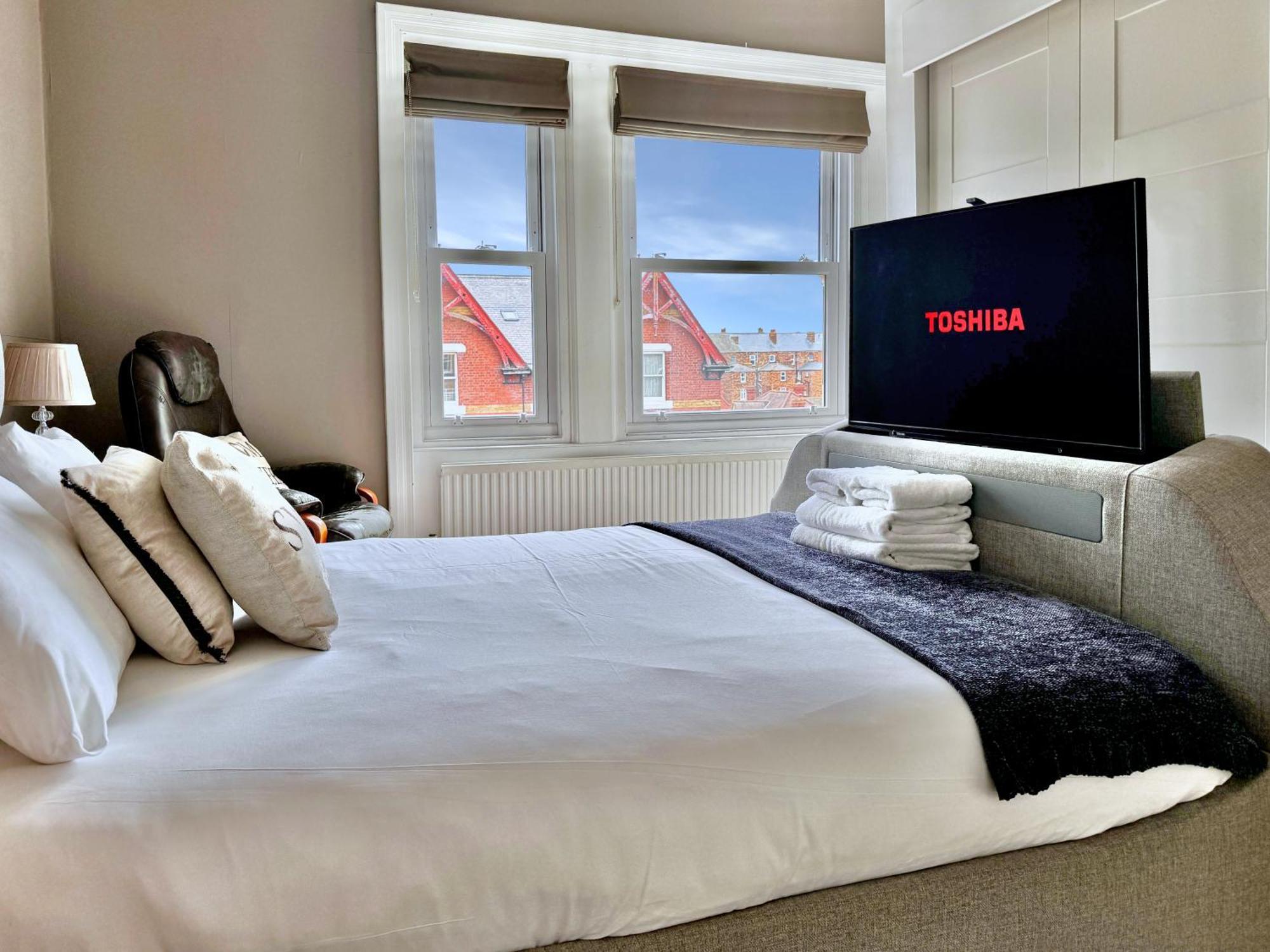 Apartment Victoria With Free Parking Scarborough Eksteriør bilde