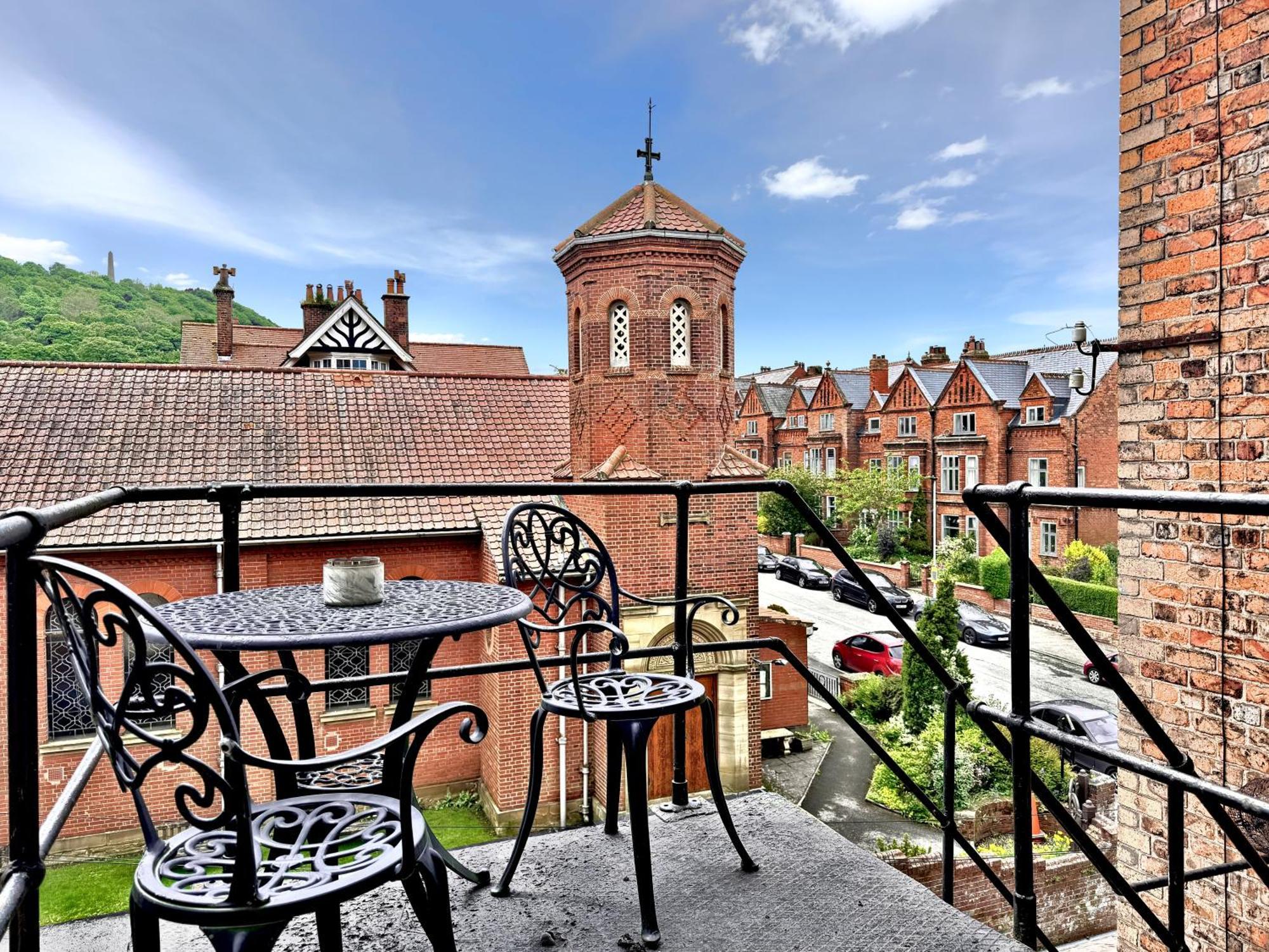 Apartment Victoria With Free Parking Scarborough Eksteriør bilde